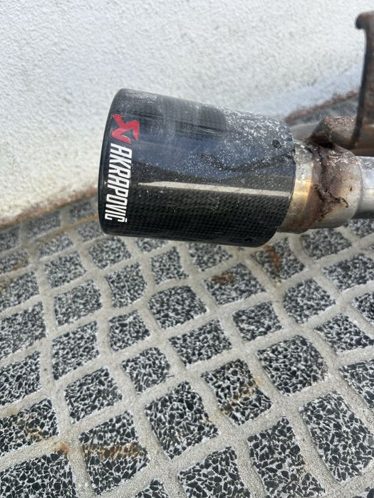 Linha de escape akrapovic bmw