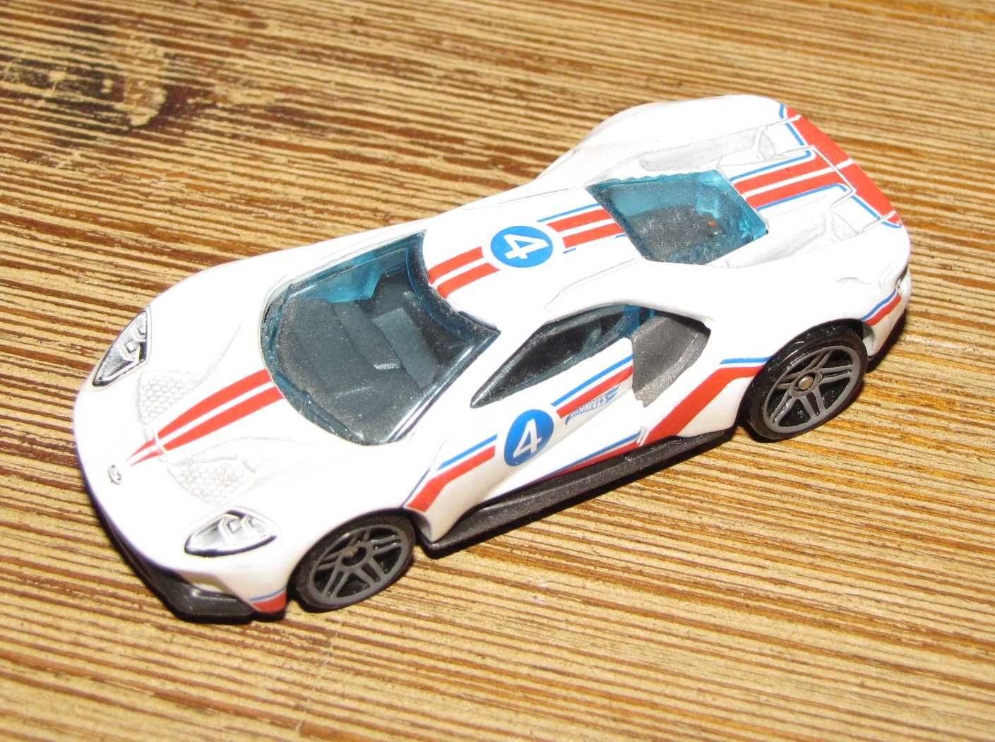 Детская коллекция. Модель спортивного автомобиля FORD GT '17,  Mattel