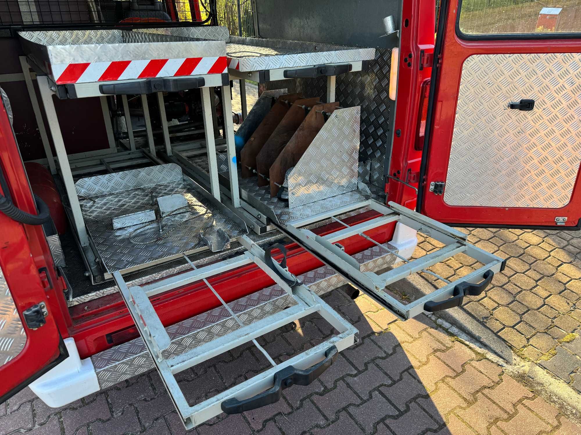 Zabudowa strażacka pożarnicza do busa - 4 szuflady - kwasówka