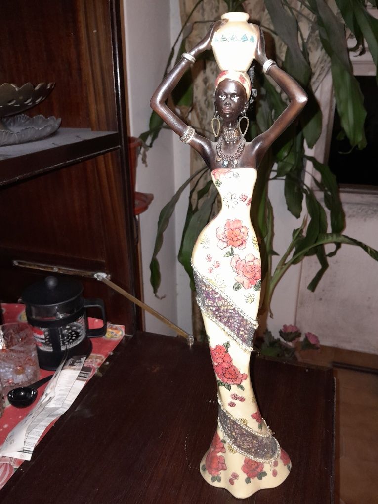 Estatueta antiga de mulher africana