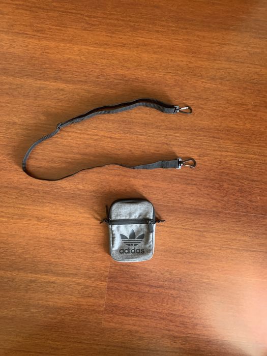 Bolsa da adidas ( excelente estado)