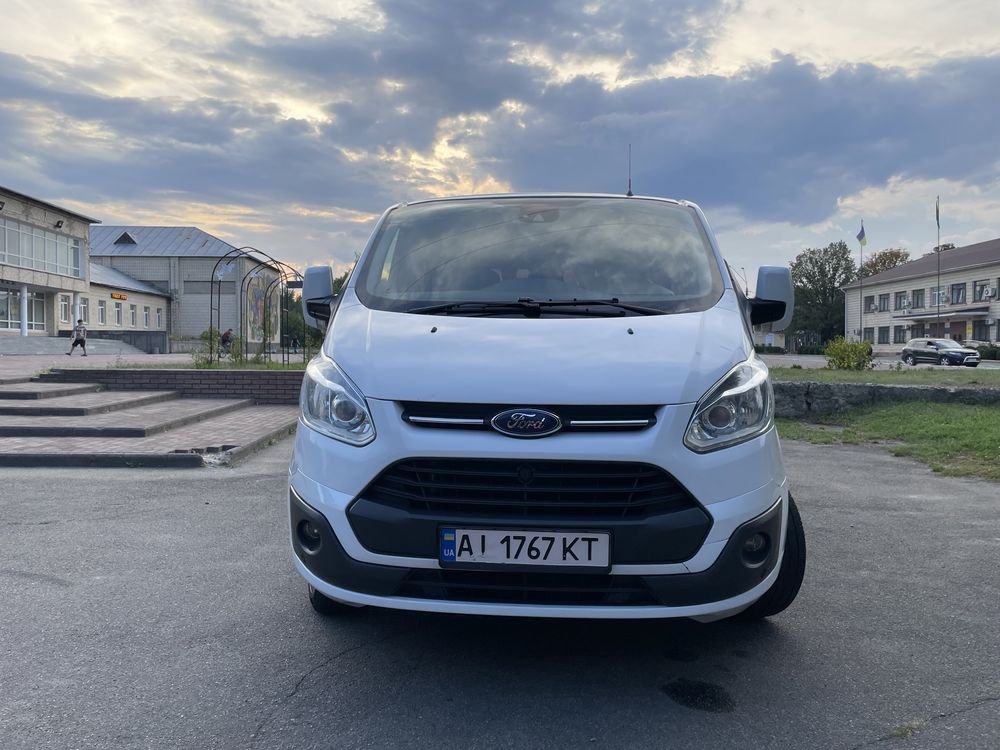 Автомобіль Ford Transit Custom