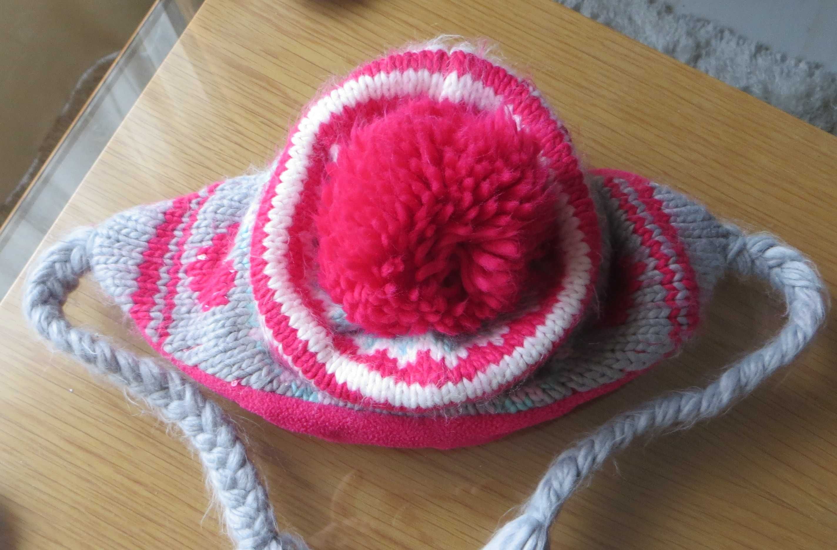 Gorro malha, forrado a algodão, pompom e proteção ouvidos