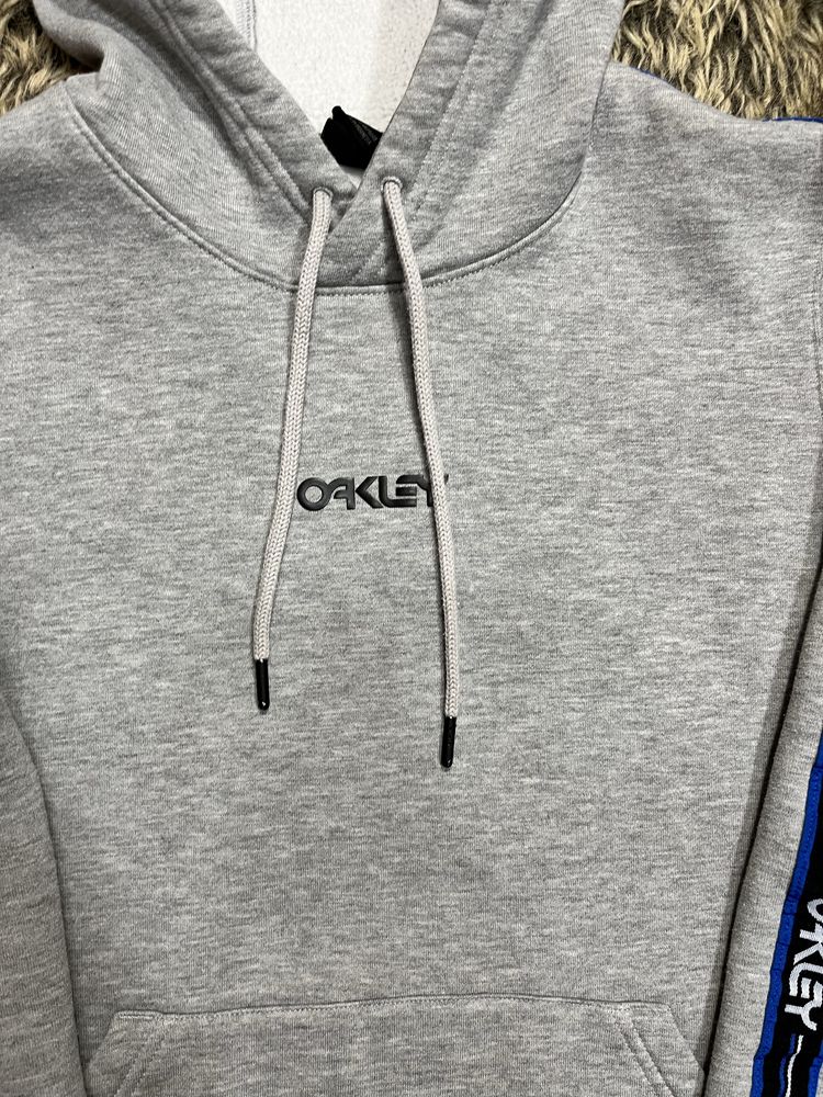 Кофта / худі бренду oakley