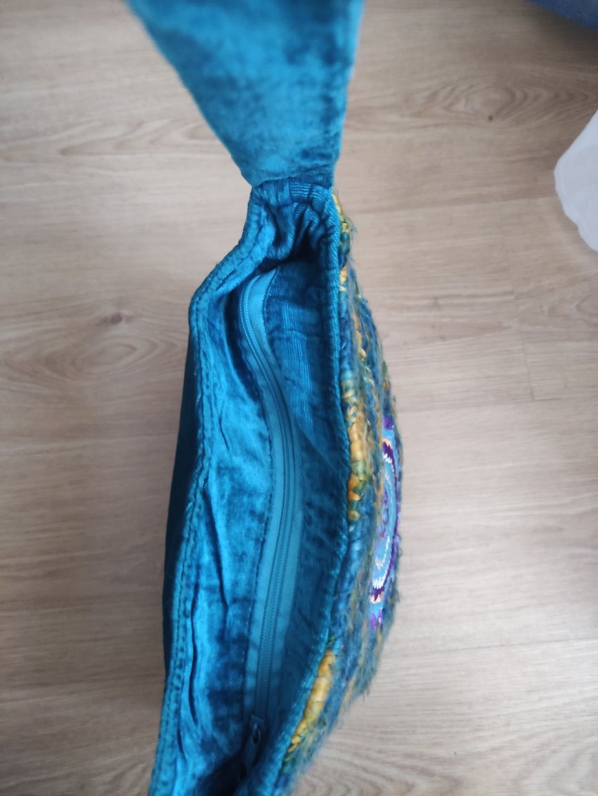 Mala em tecido azul com mandála