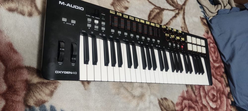 Продам midi клавиатуру M-AUDIO Oxigen49
