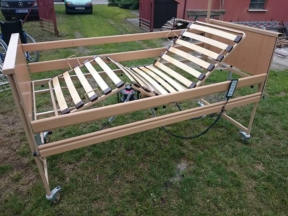 Łóżko rehabilitacyjne w drewnie - łóżko do kompleksowej opieki chorych