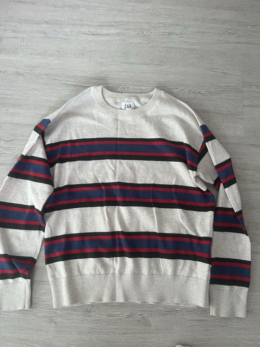 Светер у нарному стані майже новий