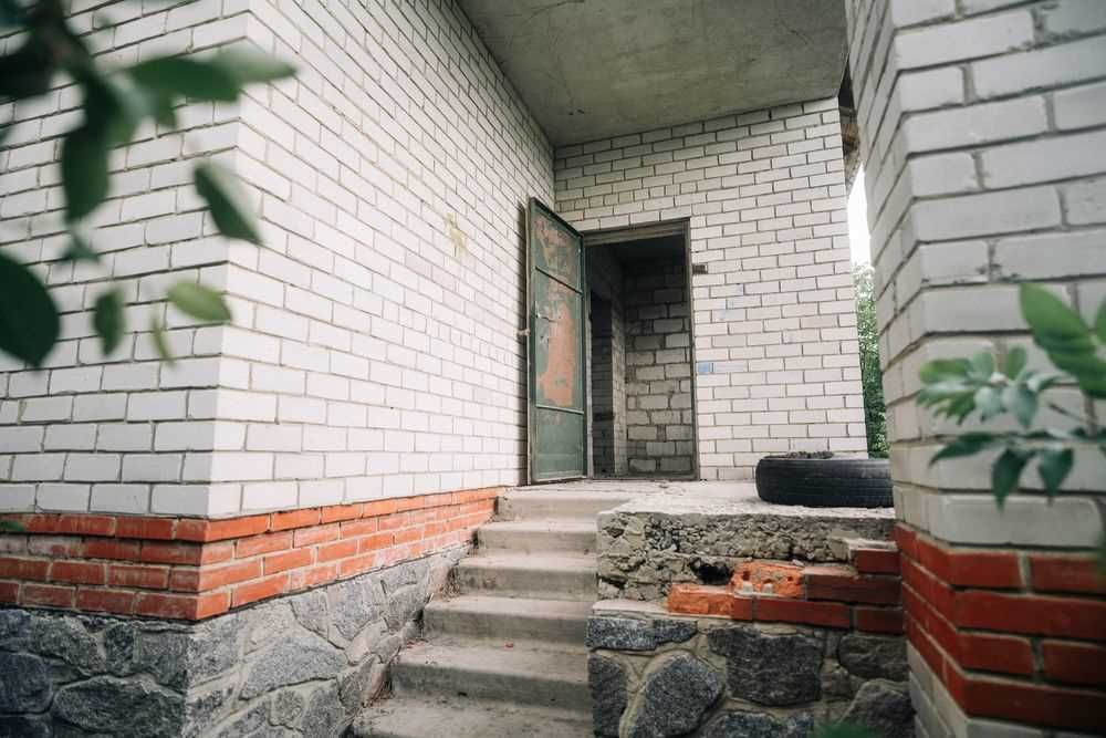 Продається будинок без внутрішніх робіт в районі Дендропарку.