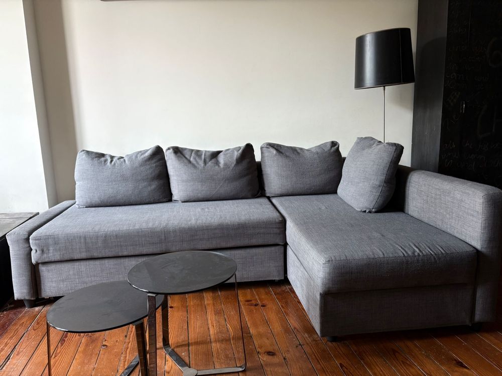 Sofá-cama IKEA de canto com chaise longue e baú FRIHETEN