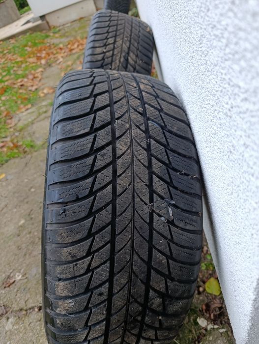 Opony zimowe Bridgestone Blizak LM001 225/50/17