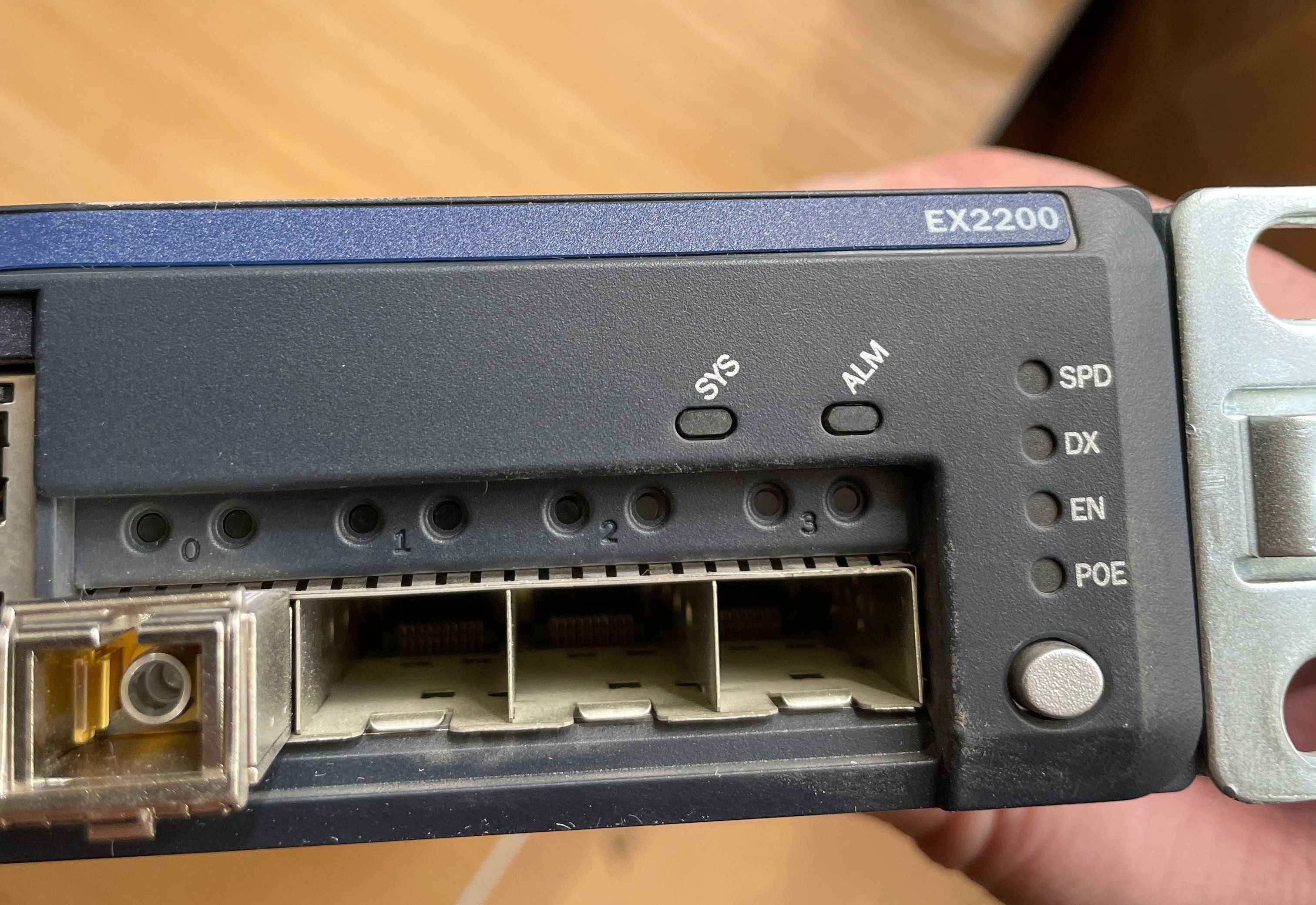 Juniper EX2200 - 24T