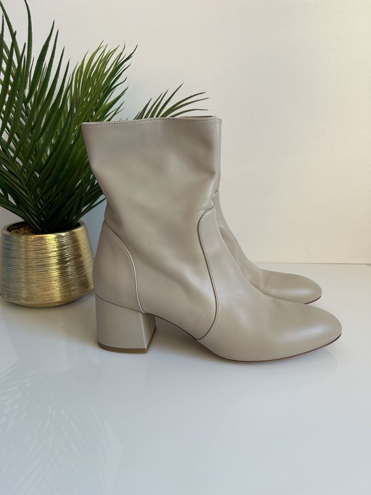 Stylowe skórzane botki -skóra cielęca -STUART WEITZMAN