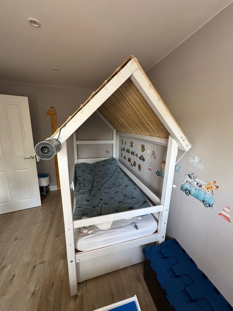 Łóżko domek drewniane podwójne z szufladą i Led