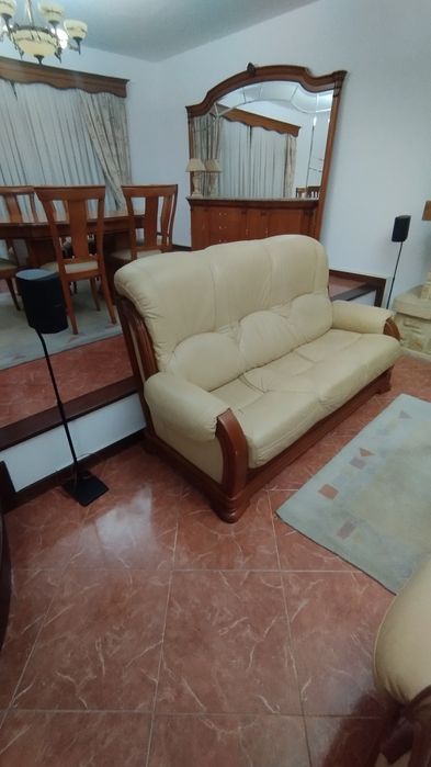 Sofás em couro beje