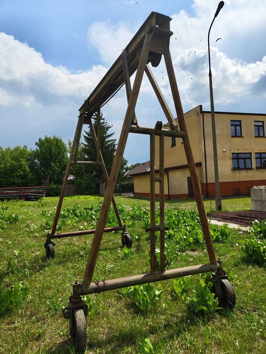 Suwnica bramowa na kołach
