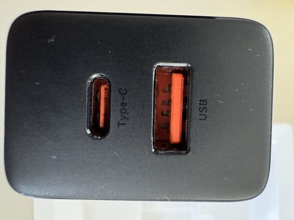 BASEUS  Ładowarka  20W. Nowa w pudełku.