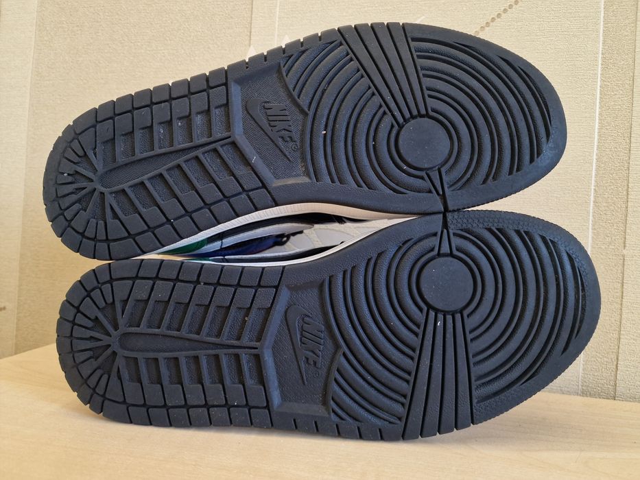 Кросівки жіночі Jordan 1 Mid оригінал 40