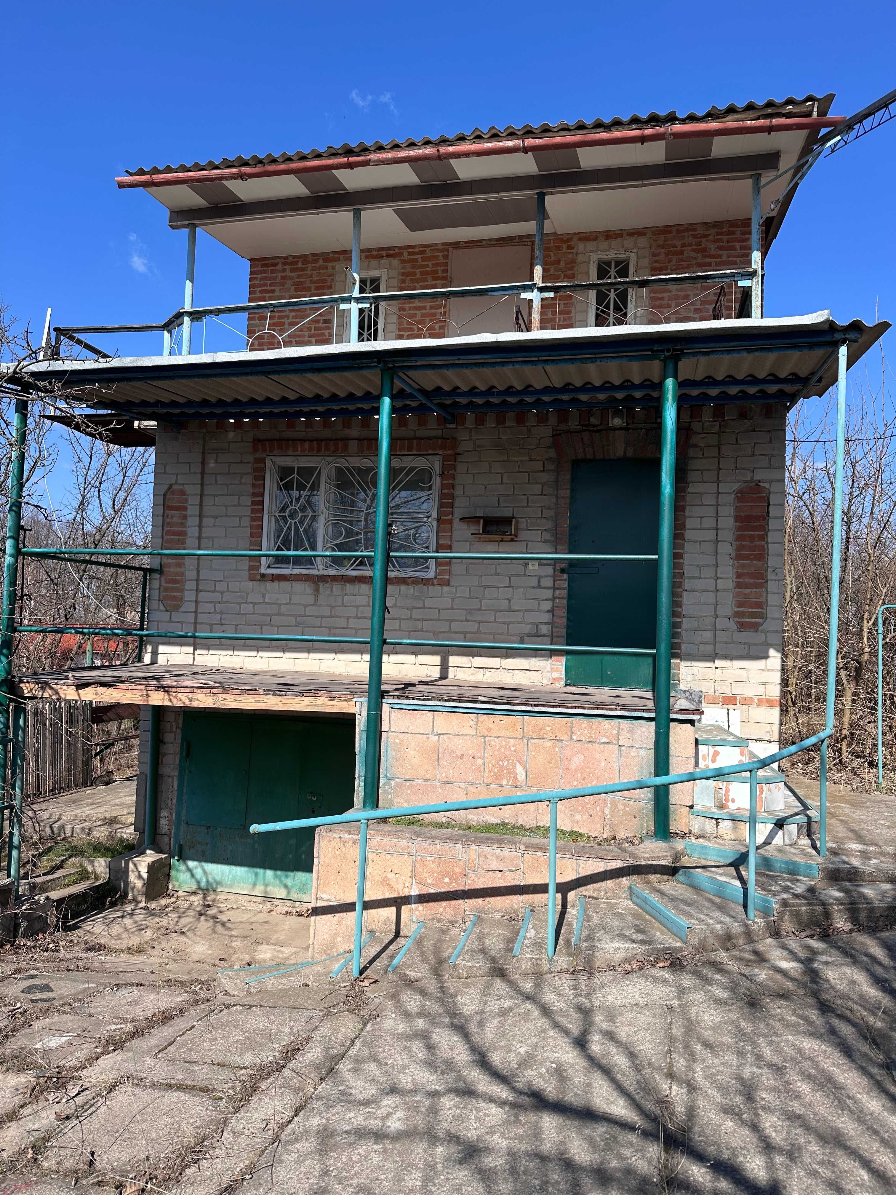 дача на березі річки
