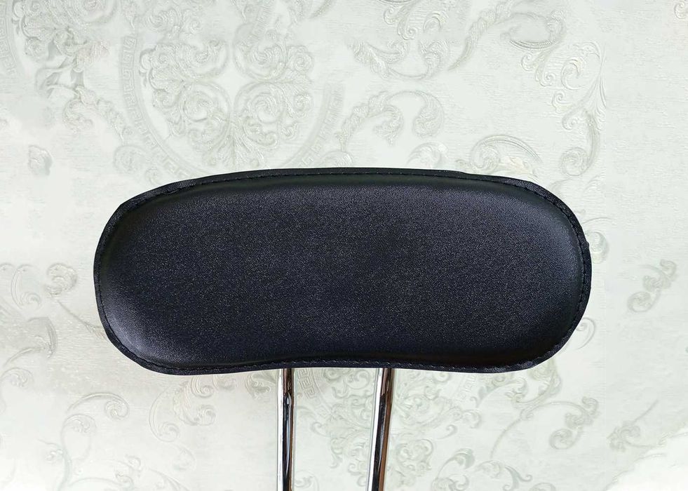 Стілець офісний комп'ютерний на колесах Salon-17 крісло для майстра