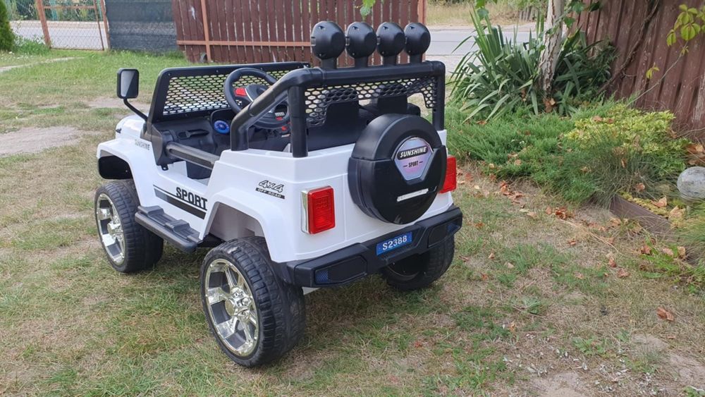Duży samochód dziecięcy jeep na akumulator