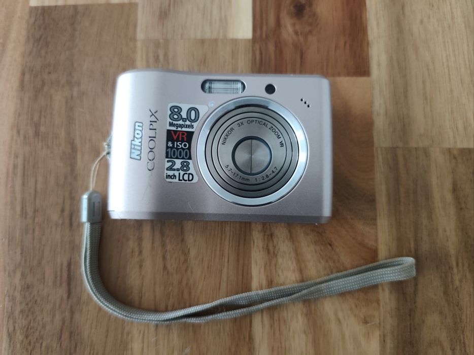 Câmara Ditigal Nikon Coolpix 8MB