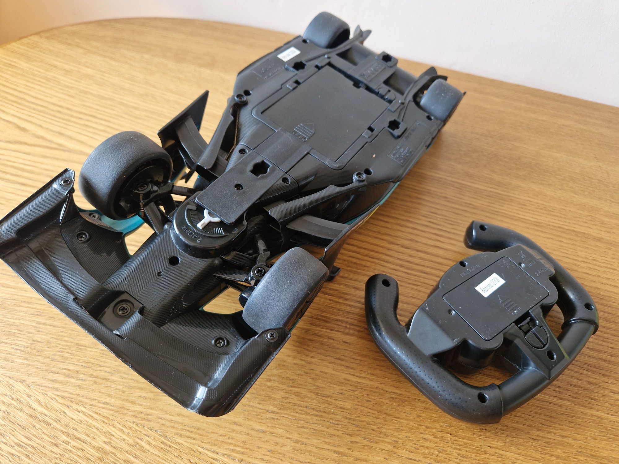 Aston Martin Valkyrie AMR Pro auto zdalnie sterowane.