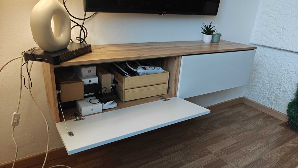 Móvel de TV de carvalho wotan branco brilhante NOVO