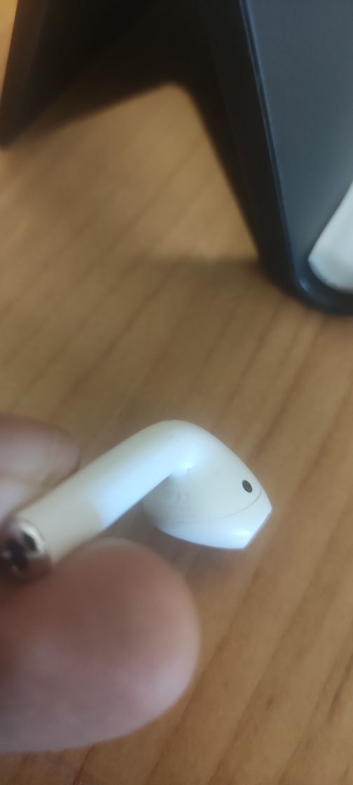 Продам б.у. правый Apple AirPods 2