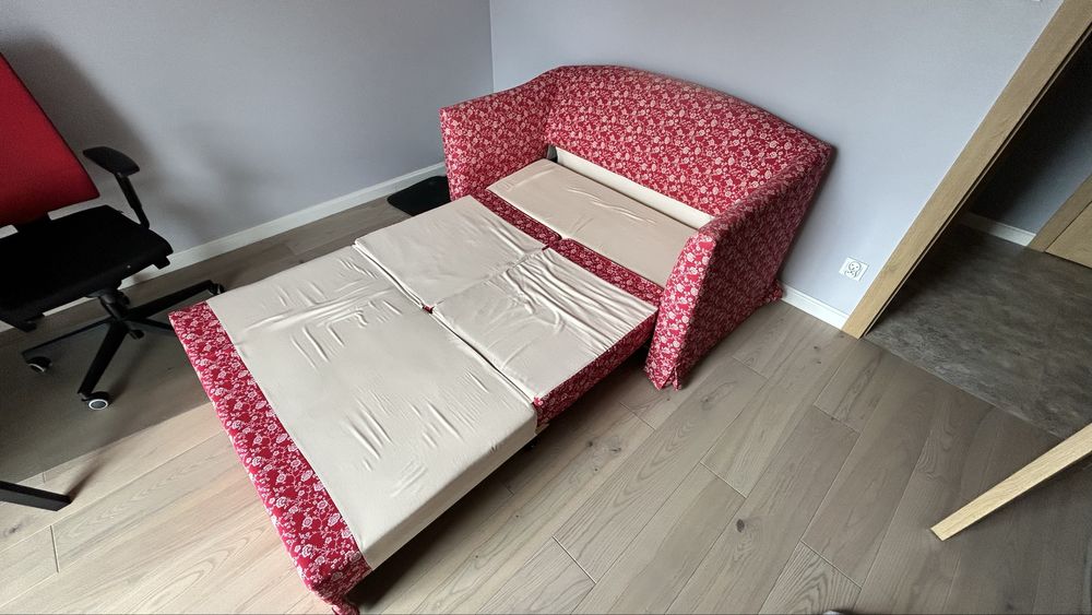 Sofa rozkladana.