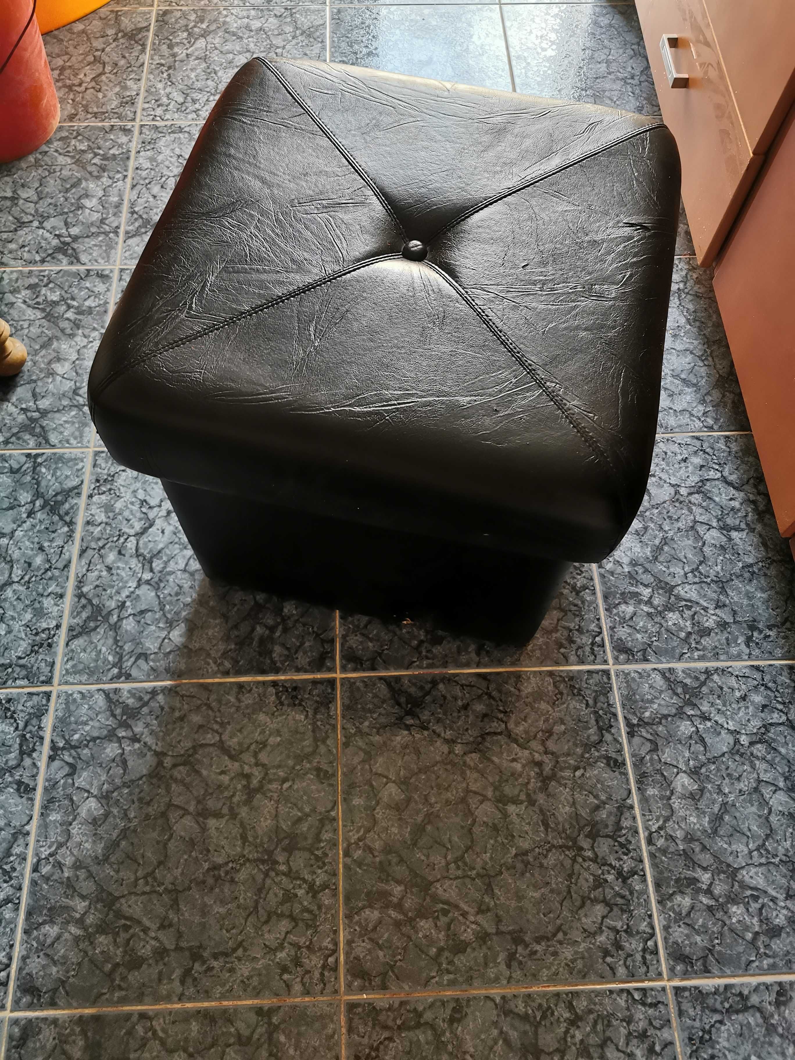 Vendo banco almofadado com compartimento interior