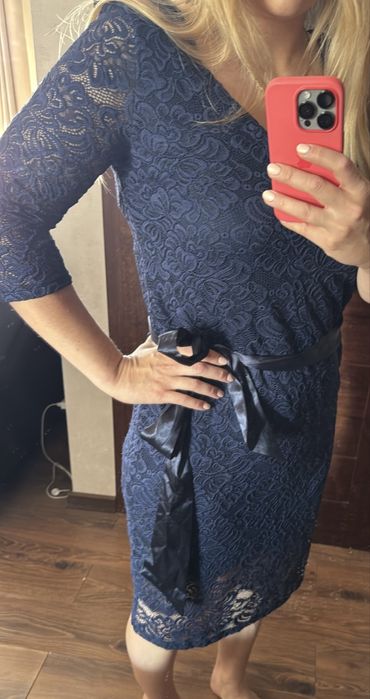 Elegancka koronkowa sukienka ciążowa