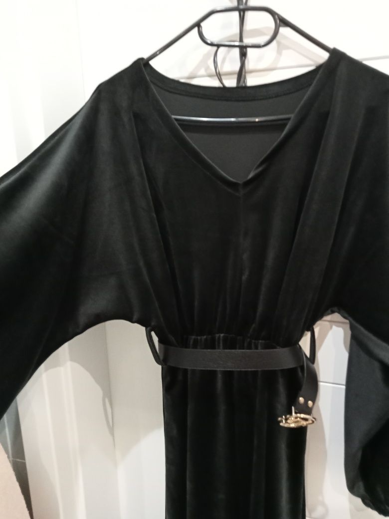 Welurowa sukienka czarna