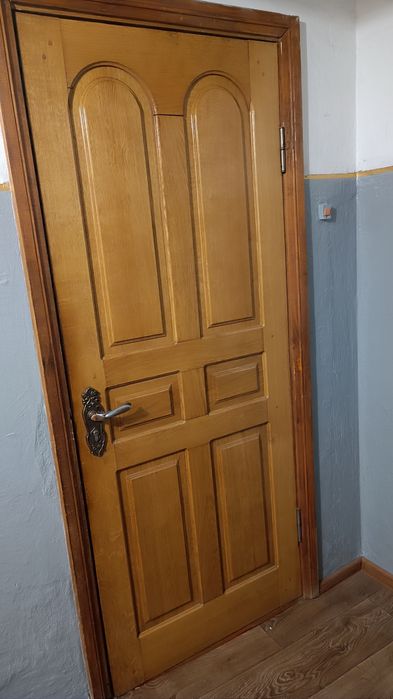Продам вхідні дубові двері