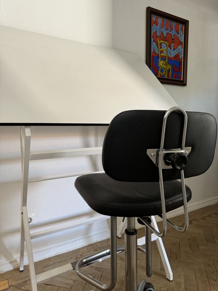 Mesa de desenho dobravel e cadeira