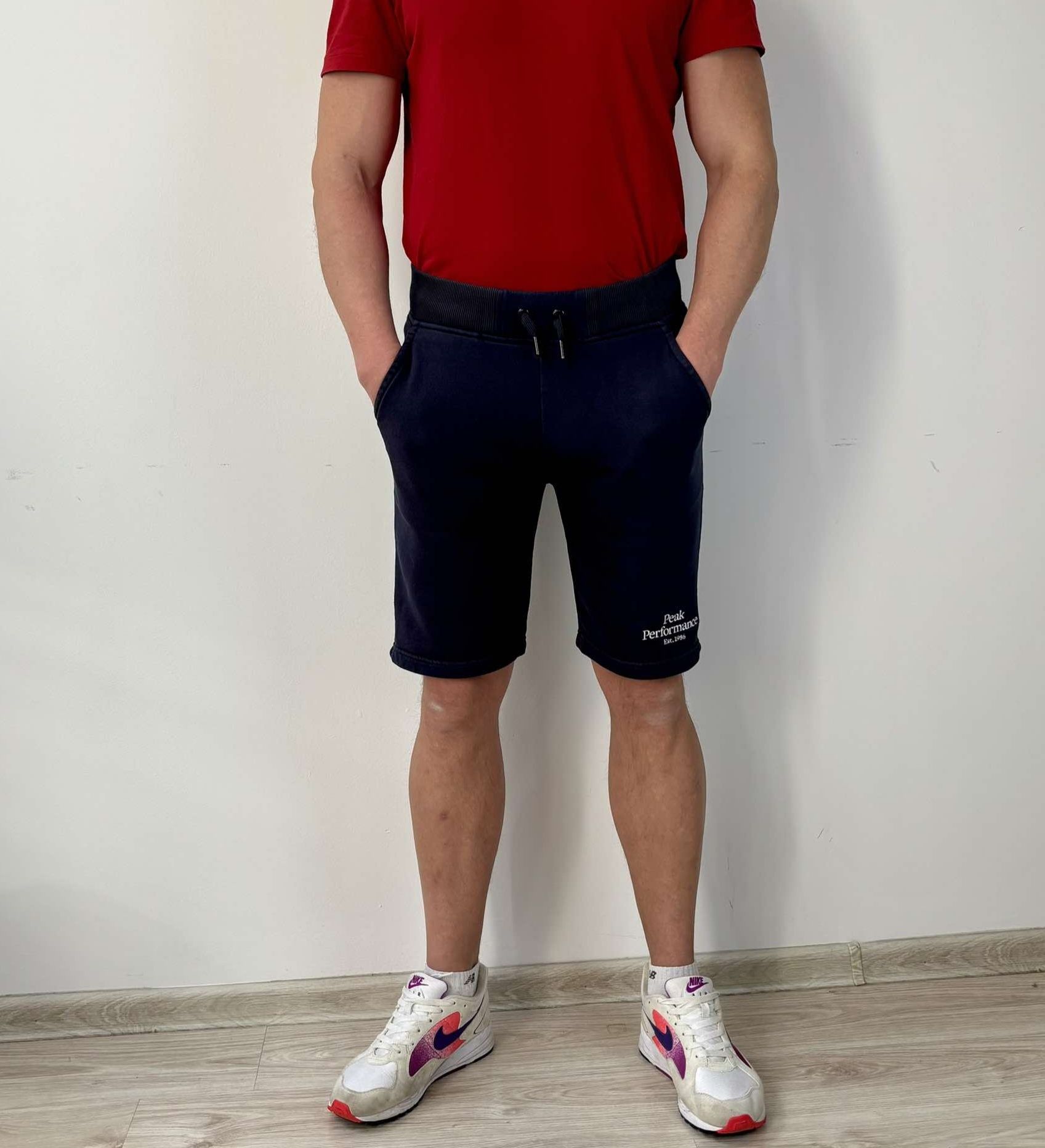 Peak Performance szorty męskie S
Rozmiar S 
Kolor:granatowy 
Stan:idea