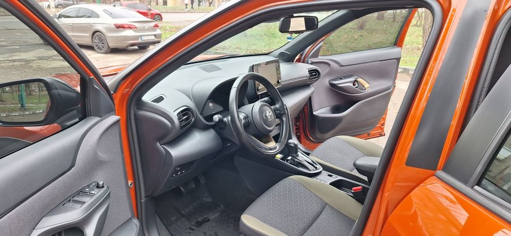 Продам Toyota Yaris Cross hybrid 2023