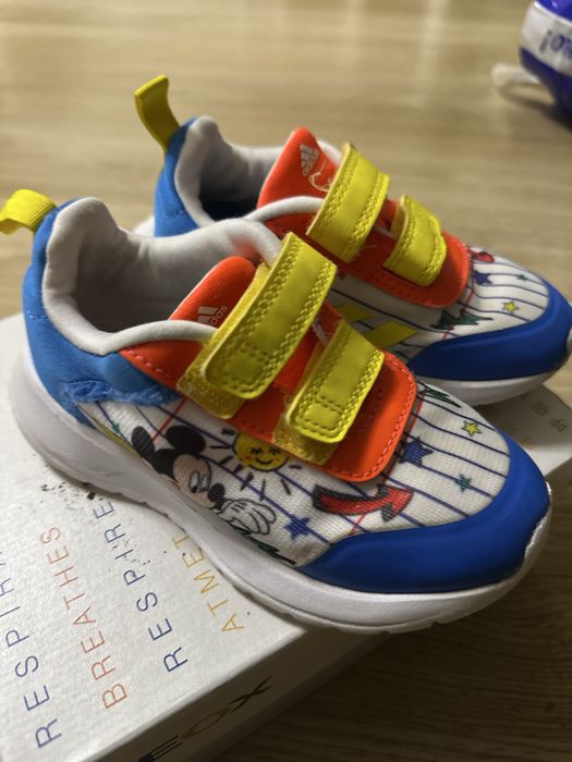 Подарую дитяче взуття