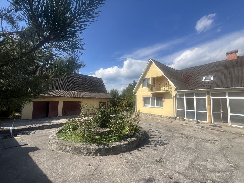 Будинок з власним озером у Великій Солтанівці