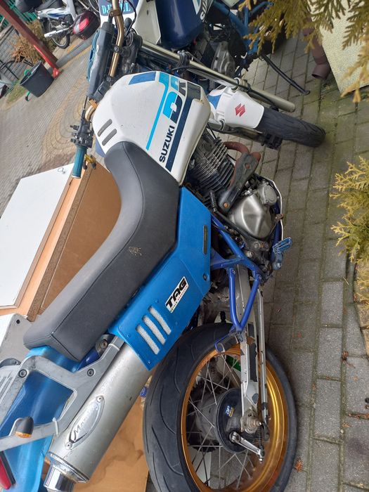 Suzuki dr 600 silnik głowica rama z dokumentami felgi sm siedzenie bak