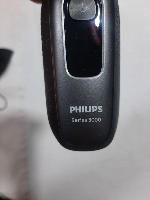 Máquina de barbear Philips com aparador de patilhas