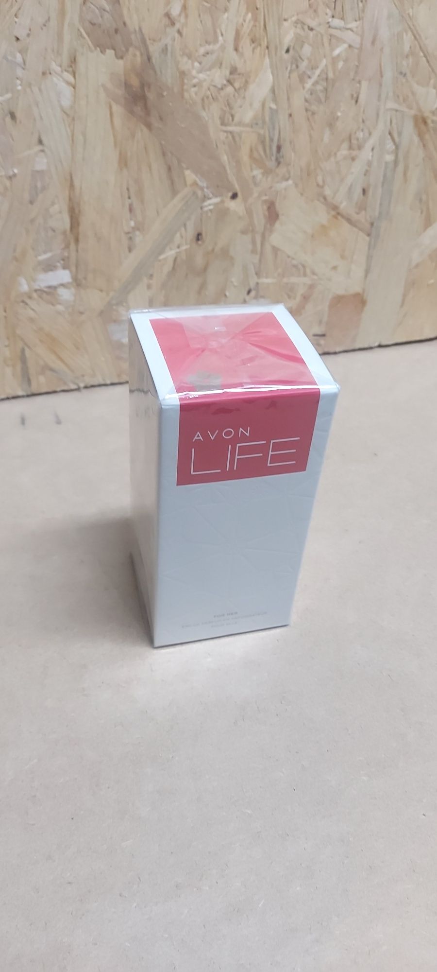 Avon Live 50 ml .