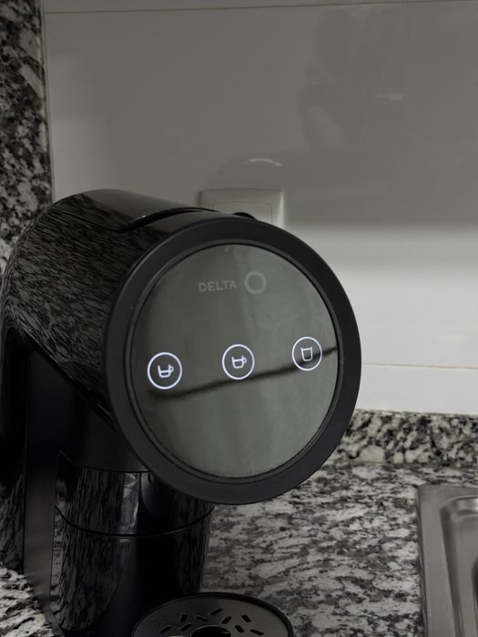 Máquina de café Delta Q IconiQ Black