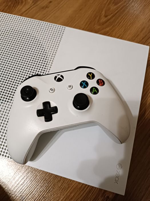 Продам xbox one s 500gb