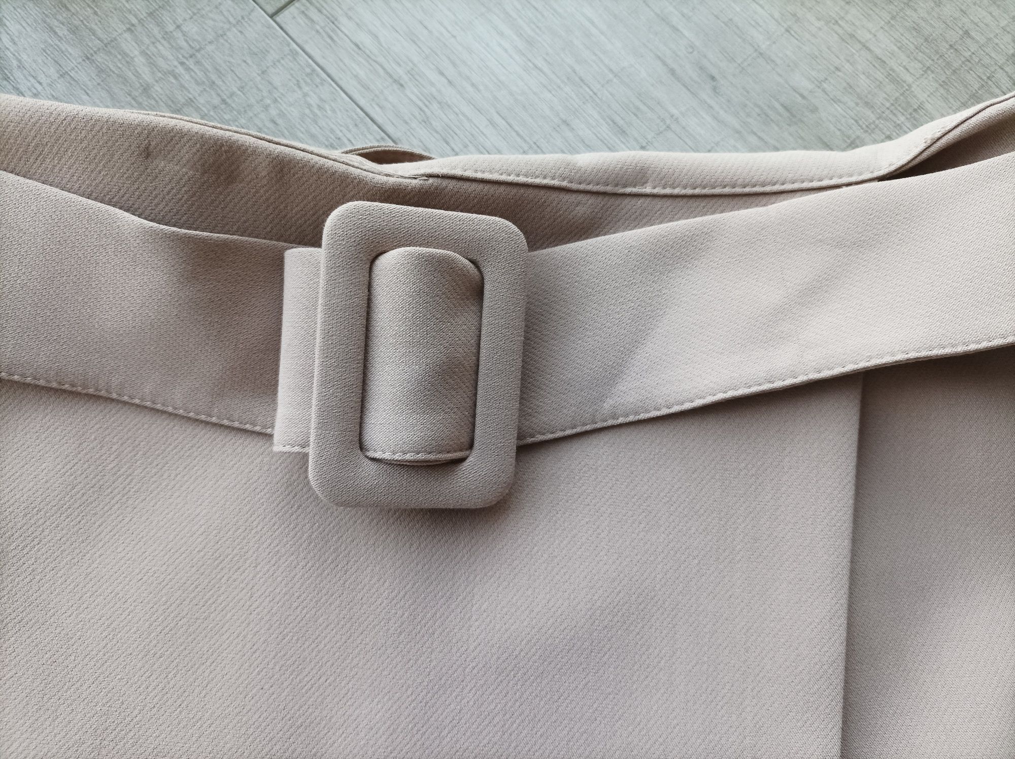 Beżowa spódnica Zara 38