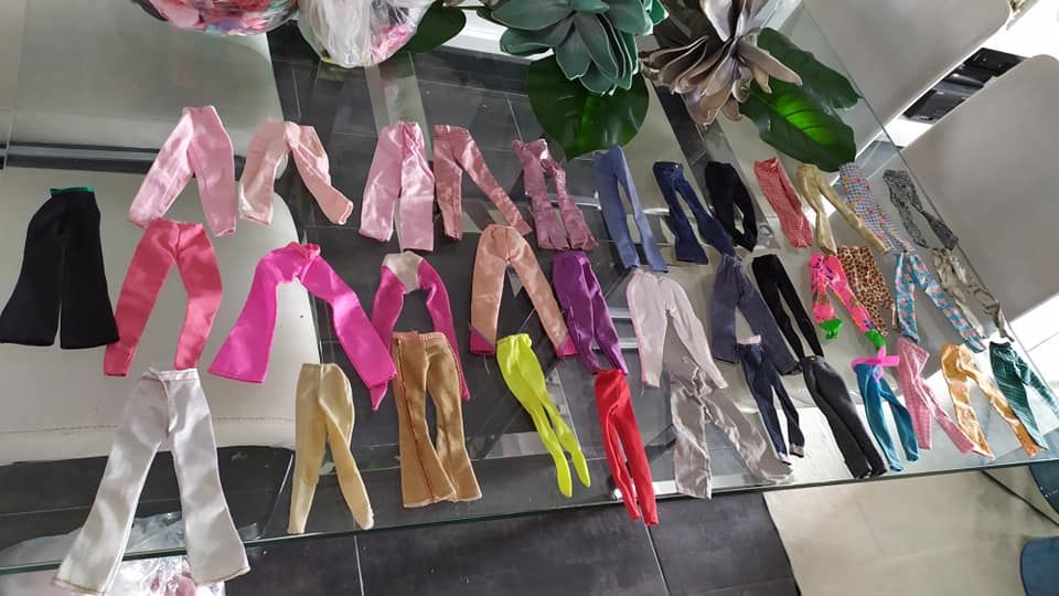 Escolha um lote de 100 peças de roupa barbie