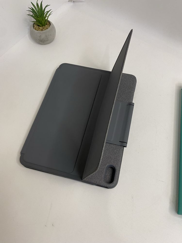 Обкладинка-клавіатура Logitech Folio Touch iPad Air 10.9'' 4th 5th Gen