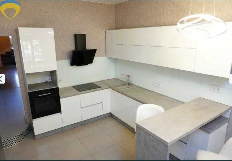 Продам двоповерховий будинок з ділянкою на Черемушках! вул. Кордонна