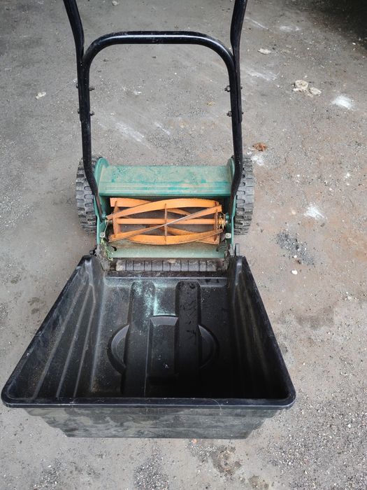 Kosiarka do trawy ręczna