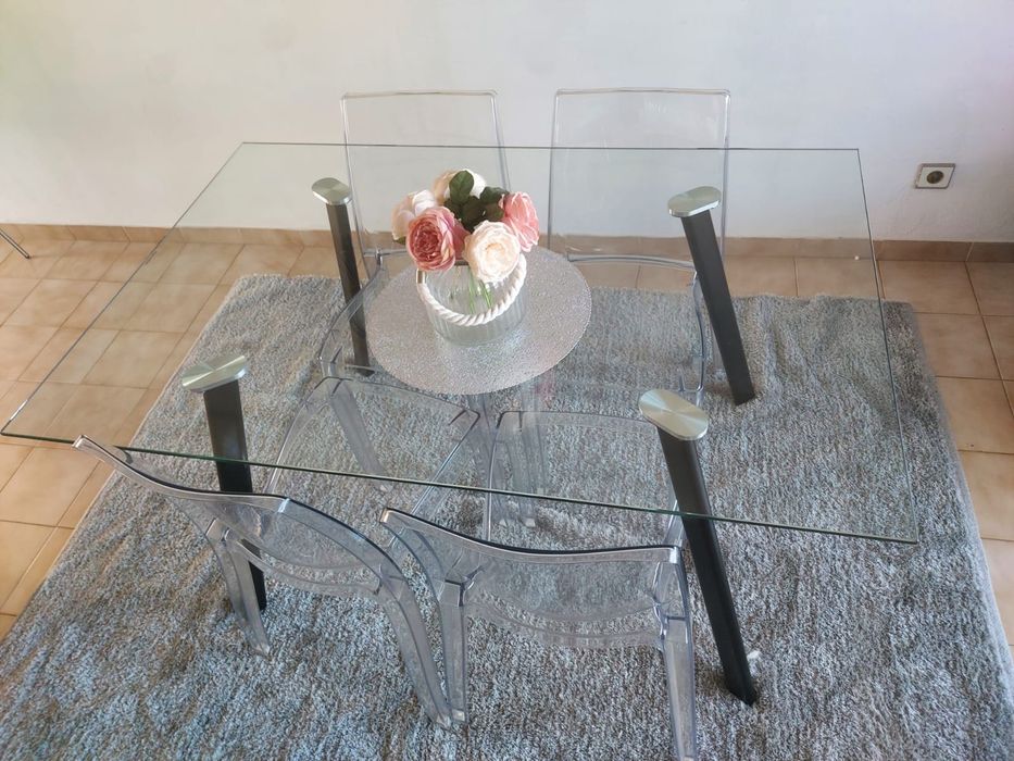 Mesa de jantar de vidro